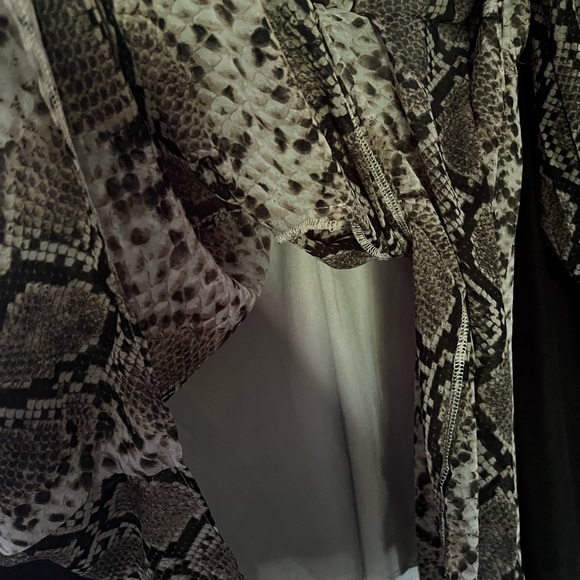 Brand Missguided. Size 22. Mini dress/long top. Snake skin print. Polyester - Picture 11 of 12